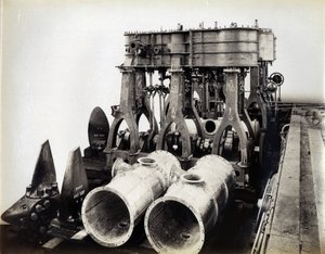 Número de astillero 647, Baikal. Mostrando los motores principales del rompehielos transbordador de trenes Baikal, 1896 de English Photographer